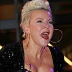 Pamela Spence Telefonu Menajeri Kim,