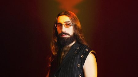 Emre Fel menajeri kim?